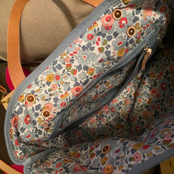 MEANWHILE BACK ON THE FARM TOTE - Picture 4 of 6